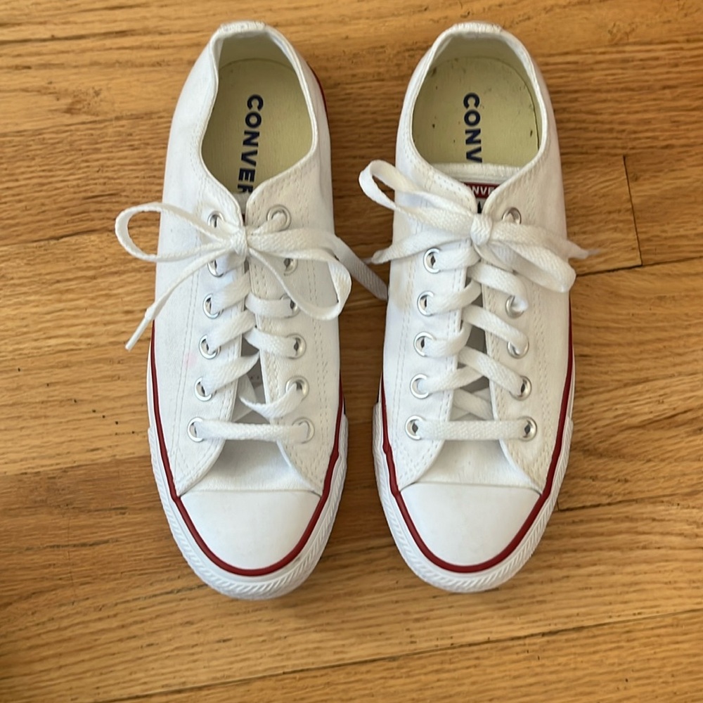 Like New Chuck Taylor Low Top Converse